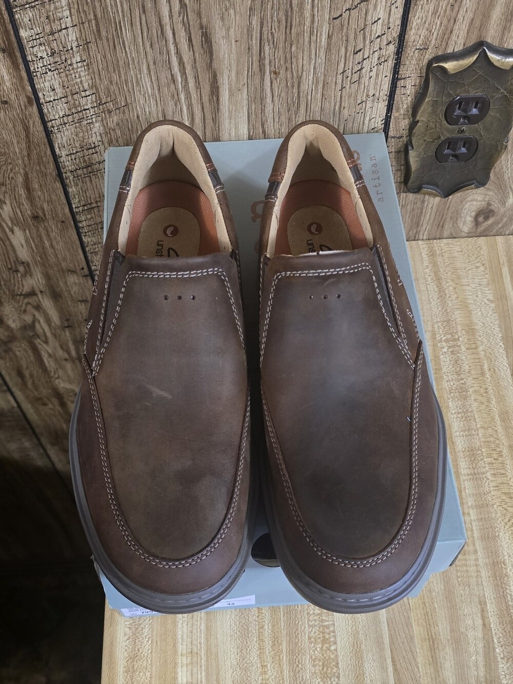 Clarks 9 Men's Brown Slip-On Men’s Casual Leather Loafers Beeswax Leather - New